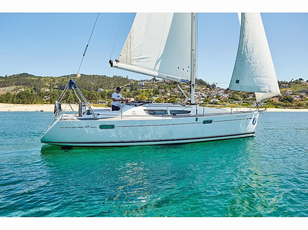 Sun Odyssey 39i - External image