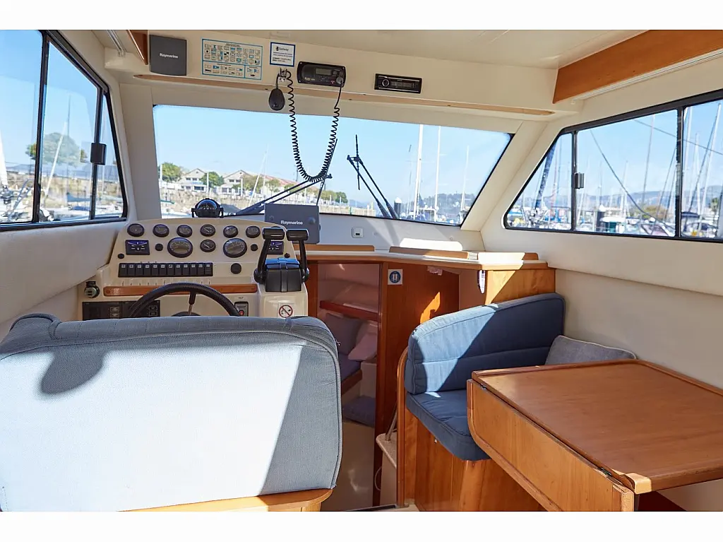 Rodman Fly 870 - Interior image